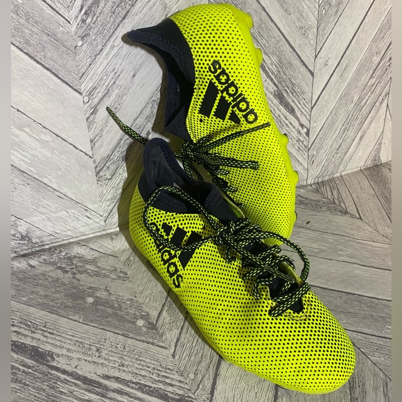 ADIDAS X 17.3  YOUNG BOYS SIZE 2 1/2 YELLOW TECHFIT SOCCER - Picture 1 of 9